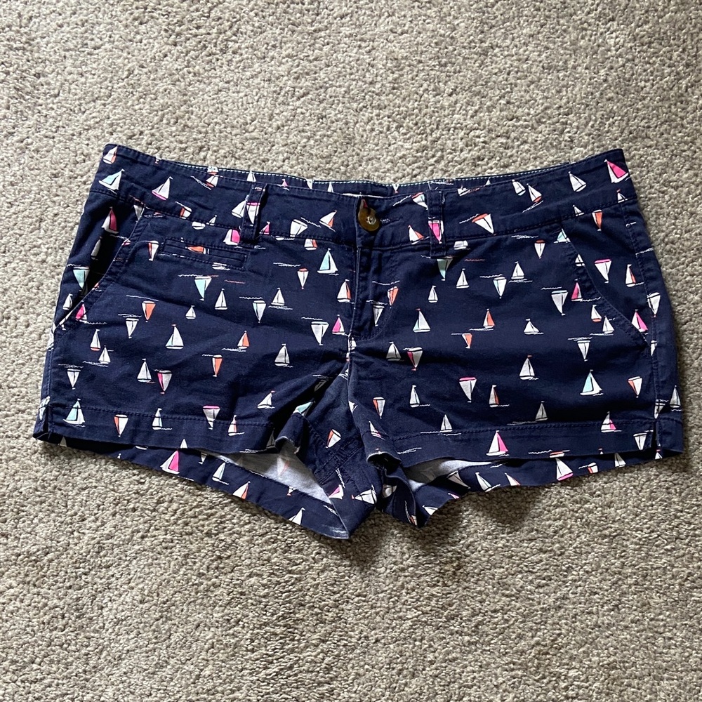 SO Navy Sailboat Print Shorts